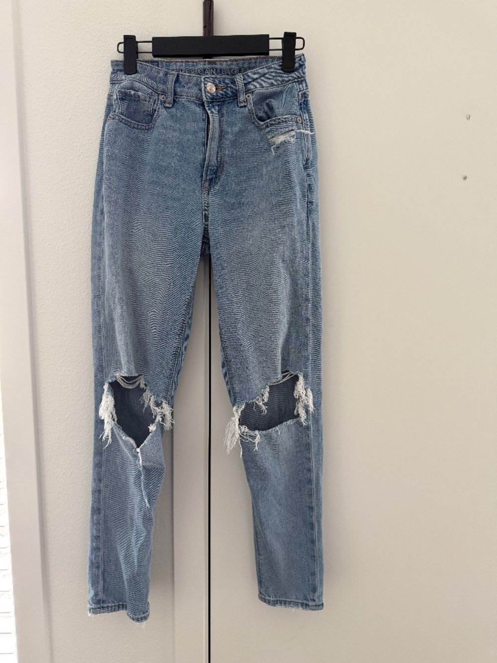 American Eagle Distressed Mom Jeans Women’s 0 Regular